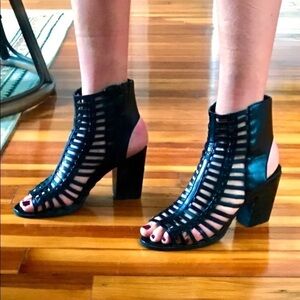 NINE WEST HangTuff open toe trap shoes gladiator women’s size 5M black leather.